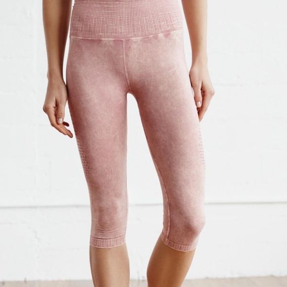 ✨JUST IN✨ NWOT Free People Movement Shanti Cropped Legging - Picture 2 of 8